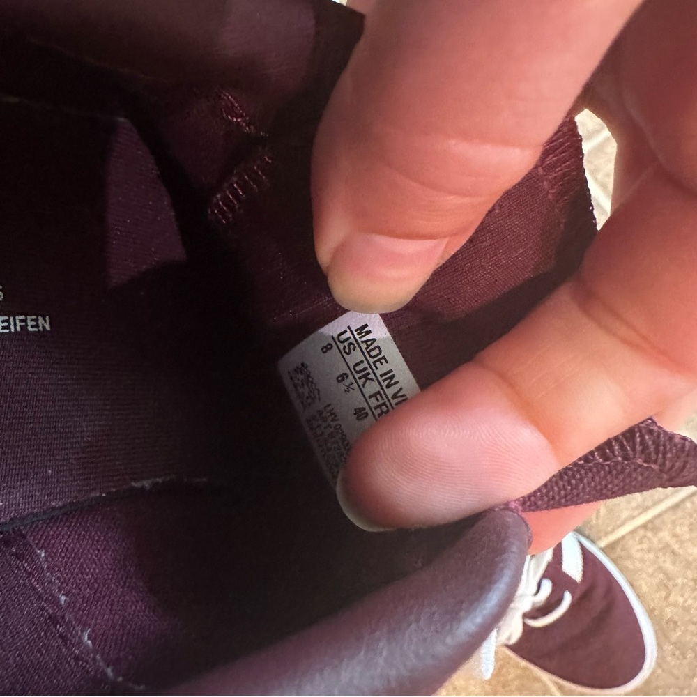 Maroon adidas size 8 women’s - Picture 4 of 4
